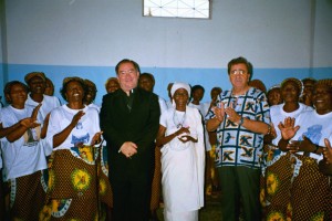 Imágenes de algunos de los viajes realizados por mons. Asurmendi durante su etapa como obispo delegado de Misiones Diocesanas.
