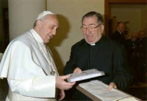 Don Miguel , junto al Papa Francisco, en el último encuentro que mantuvo con él.